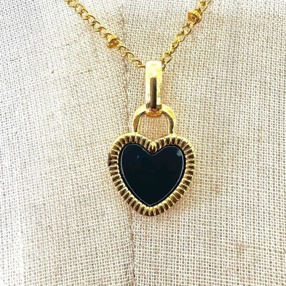 Dainty gold tone heart pendant necklace